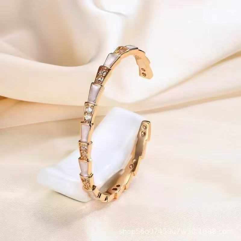Snake sking ring